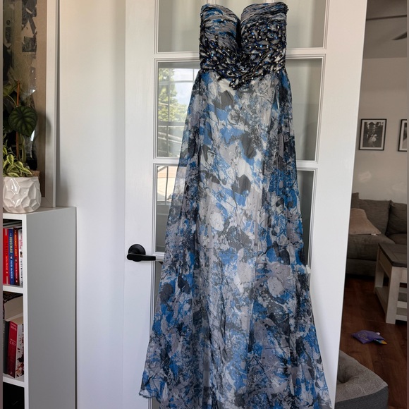 Prom Dress - Picture 2 of 5